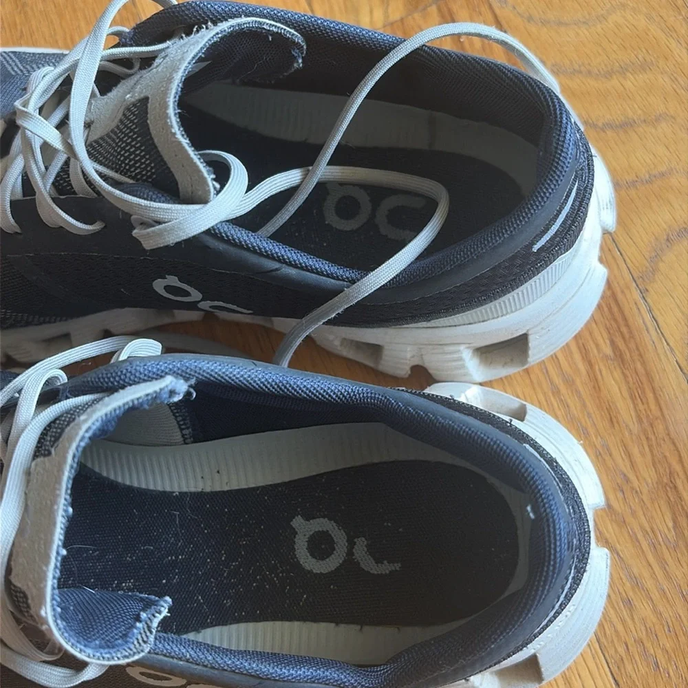 On cloud cloud Tec shoes